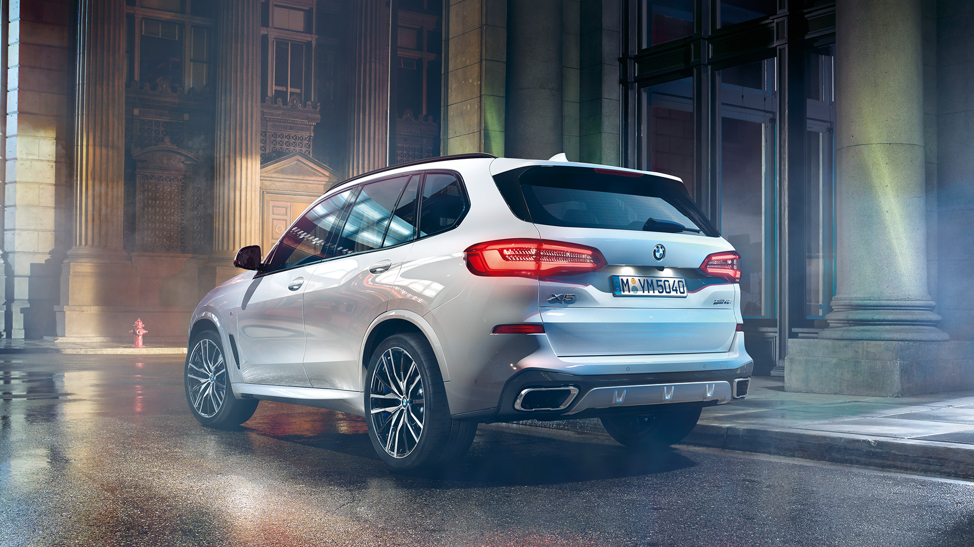 BMW X5 xDrive40i три четвърти изглед отзад BMW X5 xDrive40i G05 2018 Mineral White metallic три четвърти изглед отзад