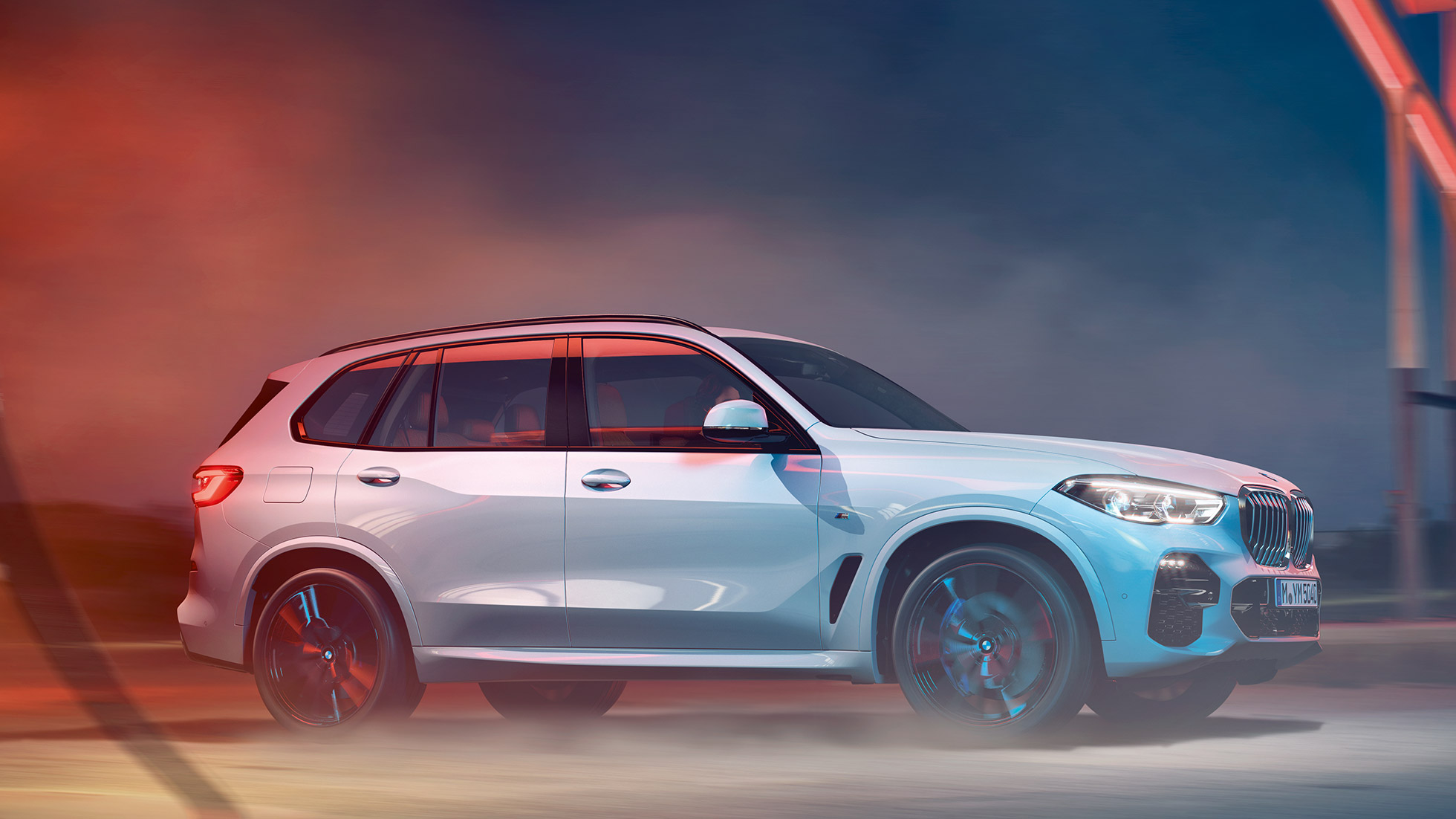 BMW X5 G05 2018 изглед отстрани BMW X5 G05 2018 Mineral White metallic изглед отстрани