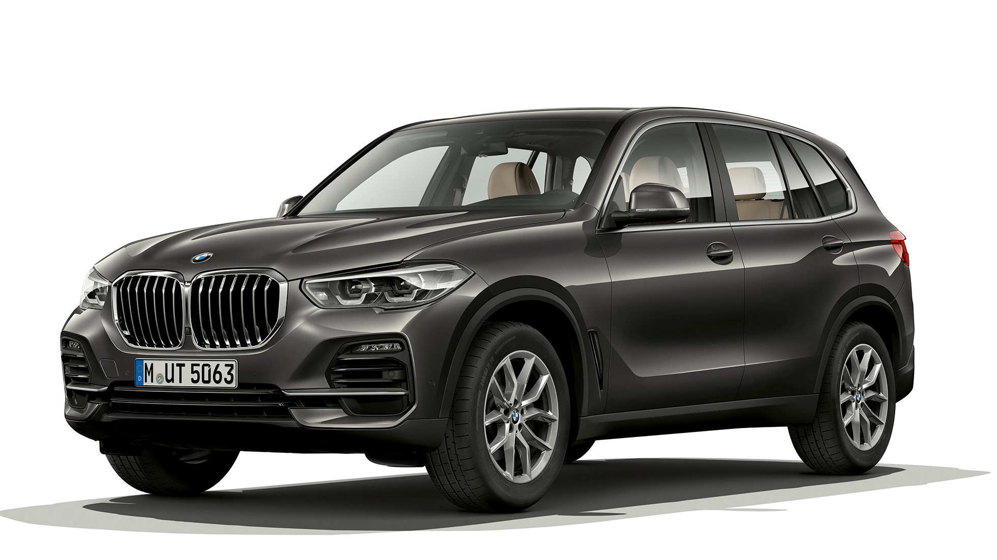 Базов модел BMW X5 xDrive30d три четвърти изглед отпред Базов модел BMW X5 xDrive30d G05 2018 Sophisto Grey Brilliant Effect metallic три четвърти изглед отпред