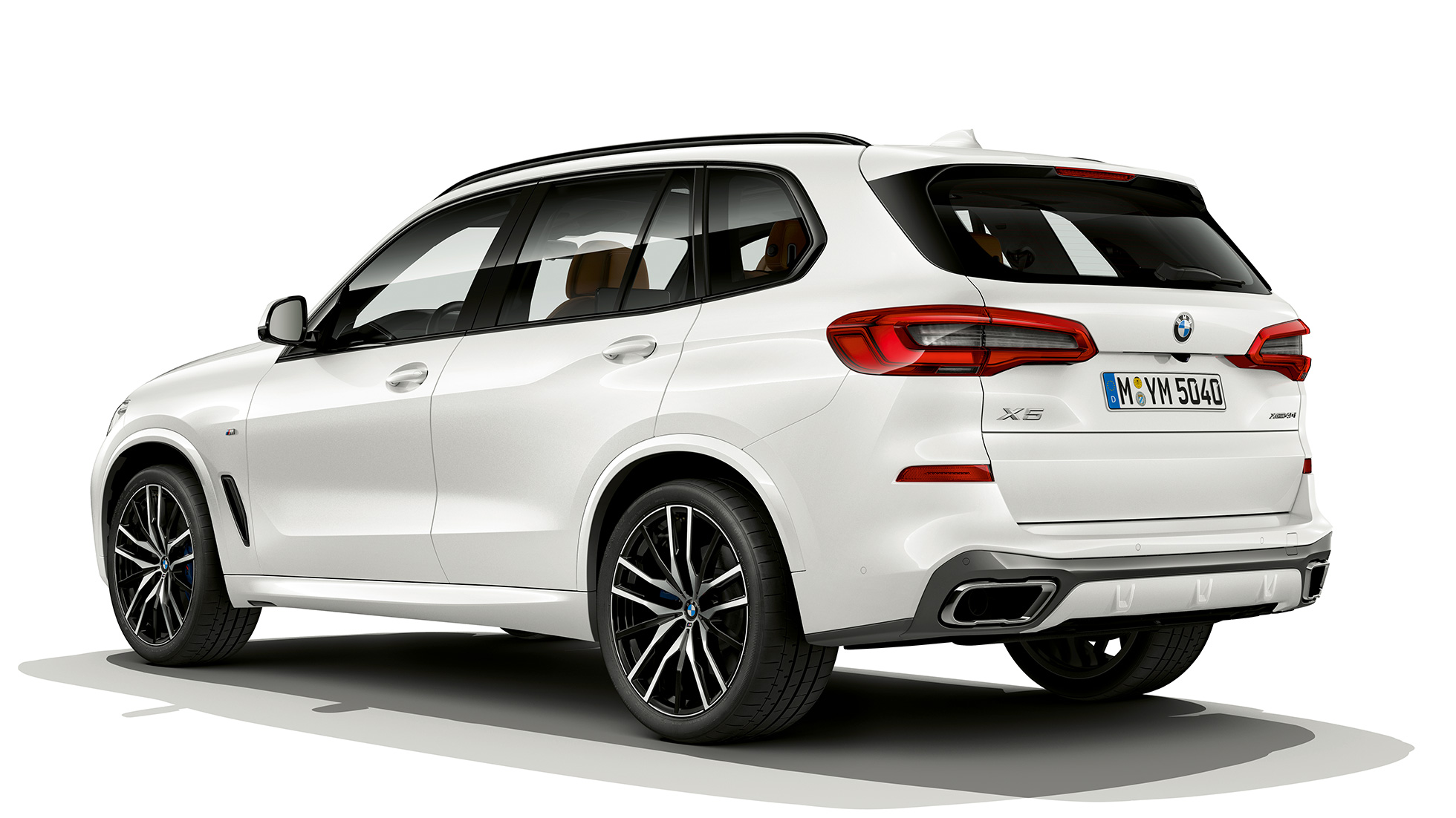 Модел M Sport BMW X5 xDrive40i три четвърти изглед отзад Модел M Sport BMW X5 xDrive40i G05 2018 Mineral White metallic три четвърти изглед отзад