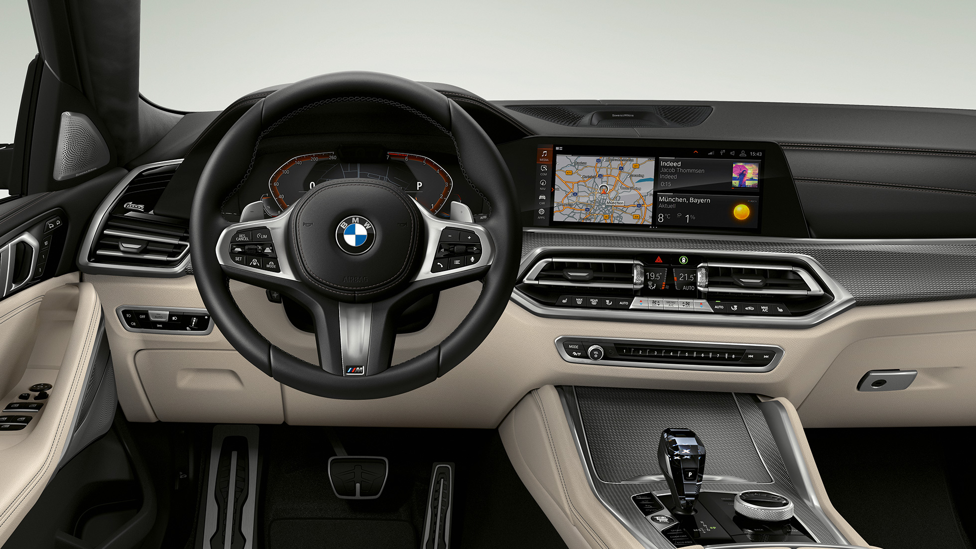 BMW X6 с М Спортен пакет, кокпит. BMW X6 с М Спортен пакет, с фокус върху кокпита.