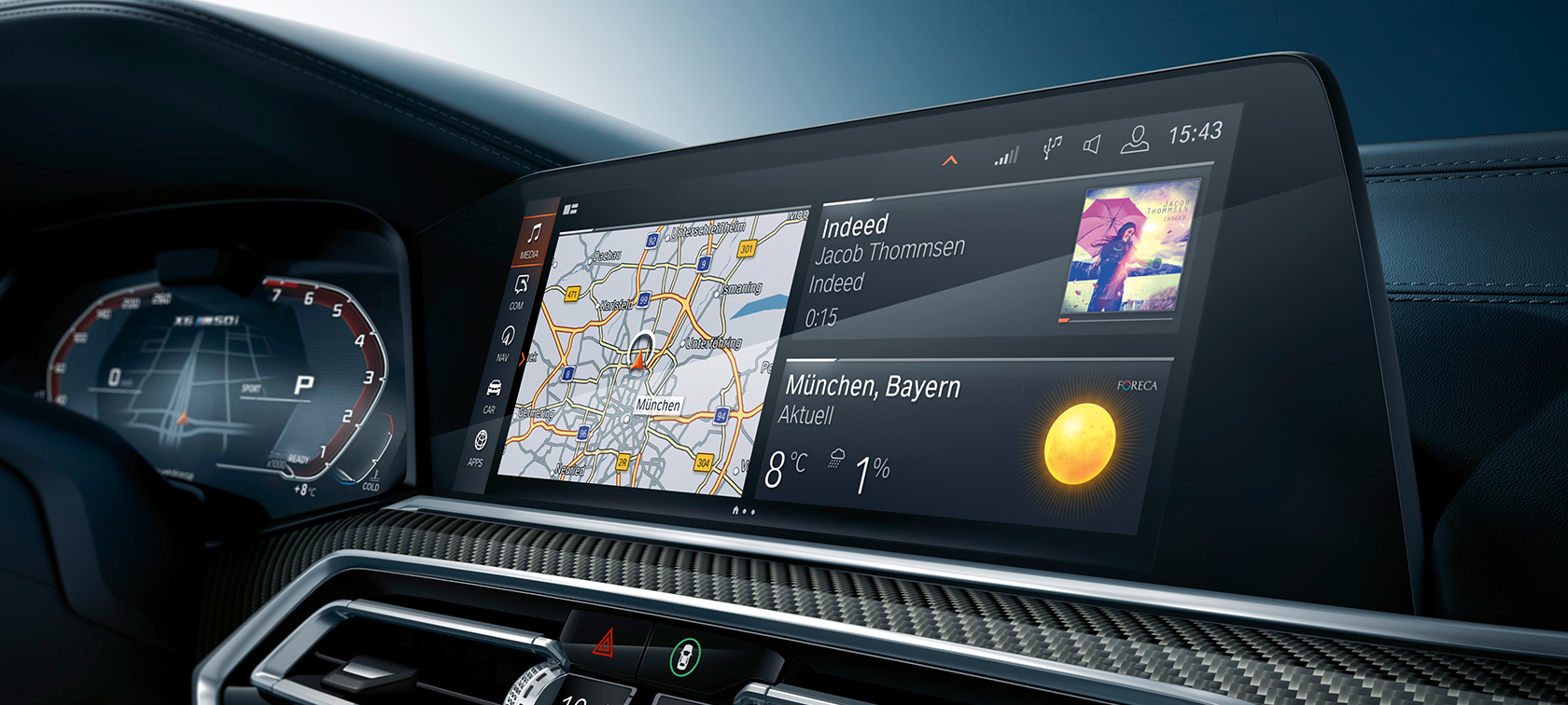 Кокпит с поглед към Head-Up дисплея. BMW X6 кокпит с поглед към Head-Up дисплея.