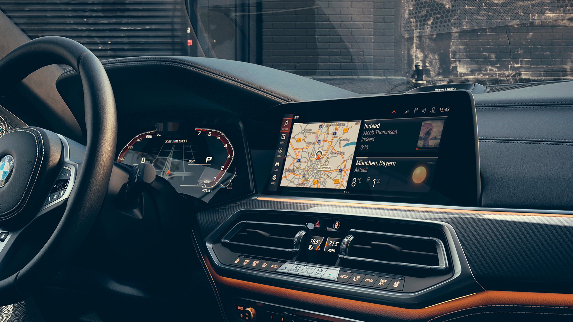 Кокпит с поглед към 12,3-инчовите дисплеи. BMW X6, кокпит, поглед към 12,3-инчовите дисплеи.