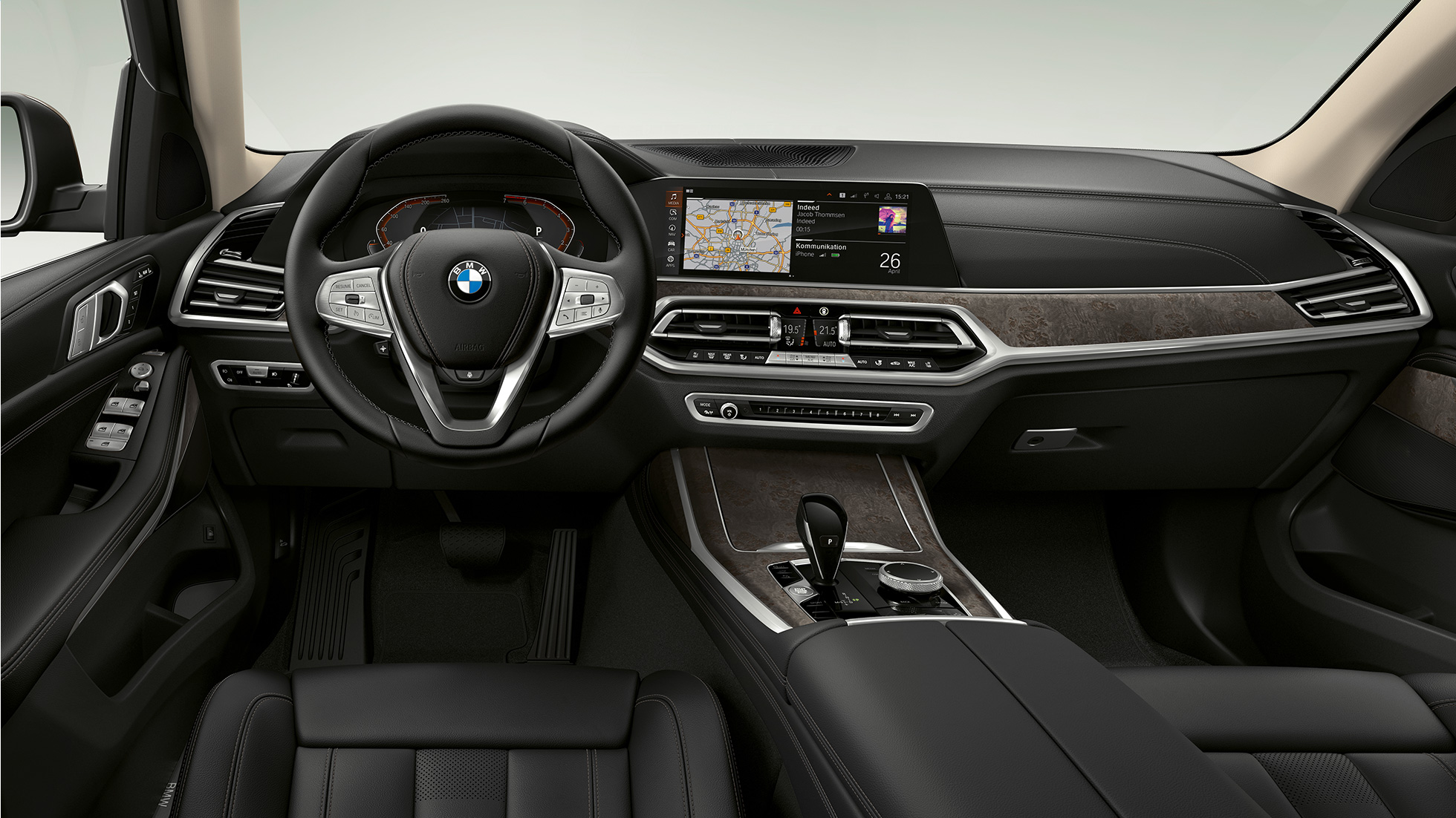 BMW X7, кокпит Снимка отблизо на кокпита от страната на водача на BMW X7