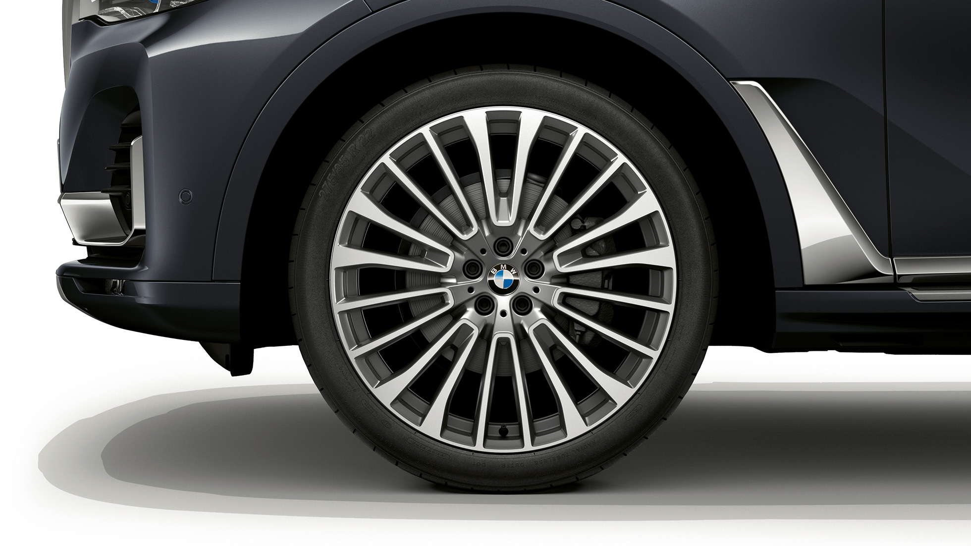 BMW X7, Pure Excellence Дизайн алуминиева джанта Снимка отблизо на алуминиева джанта на BMW X7 с оборудване Pure Excellence Дизайн