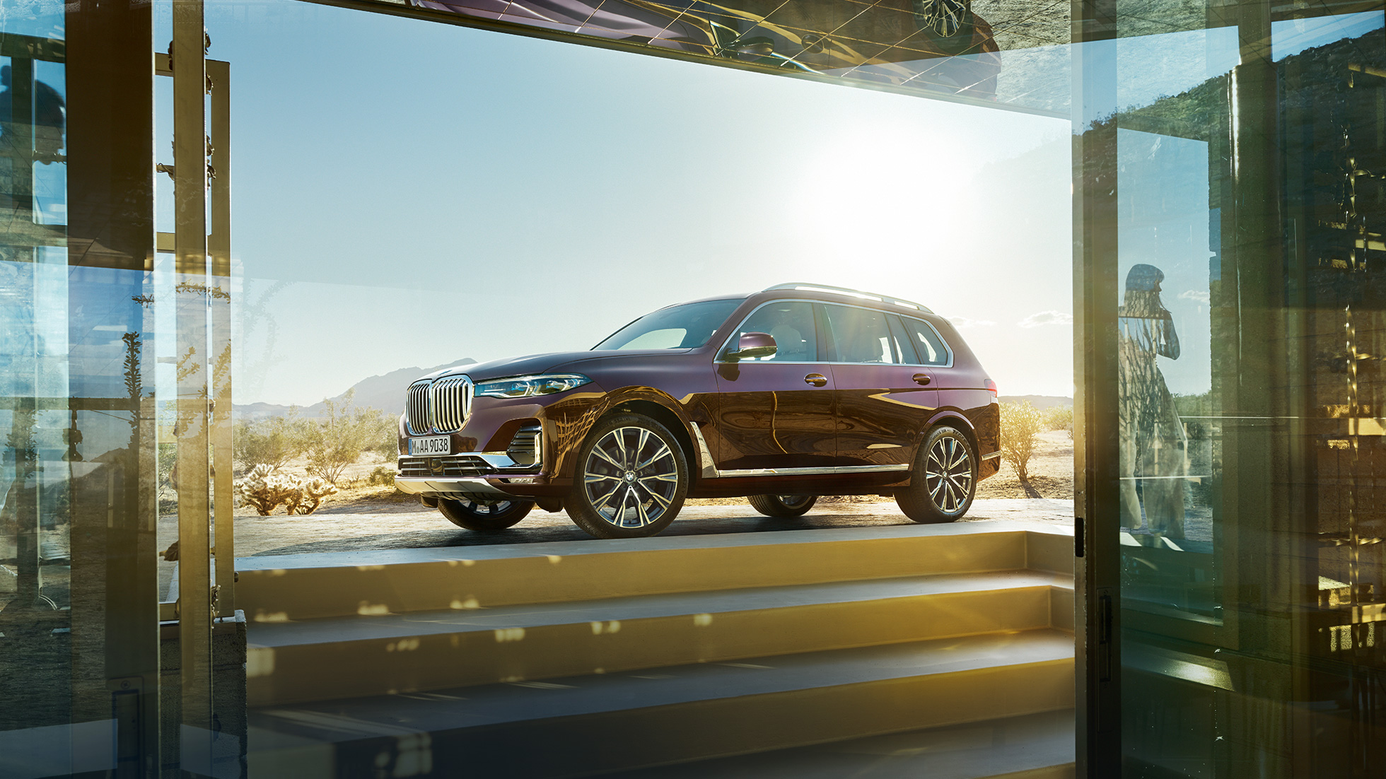 BMW Individual X7 xDrive40i, изглед отстрани BMW X7 в Ametrin Metallic в покой, изглед отстрани