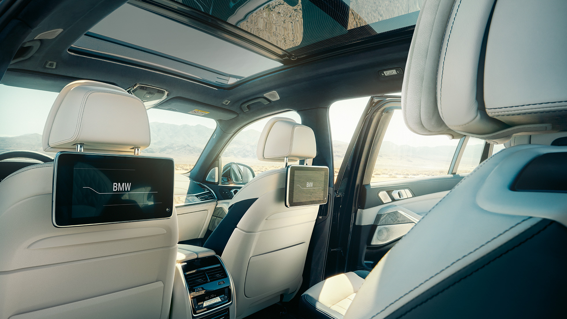 BMW X7 интериор BMW X7 интериор: перспектива от третия ред седалки