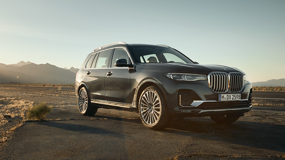 Executive Drive Pro Executive Drive Pro: BMW X7 в движение, три четвърти снимка отпред