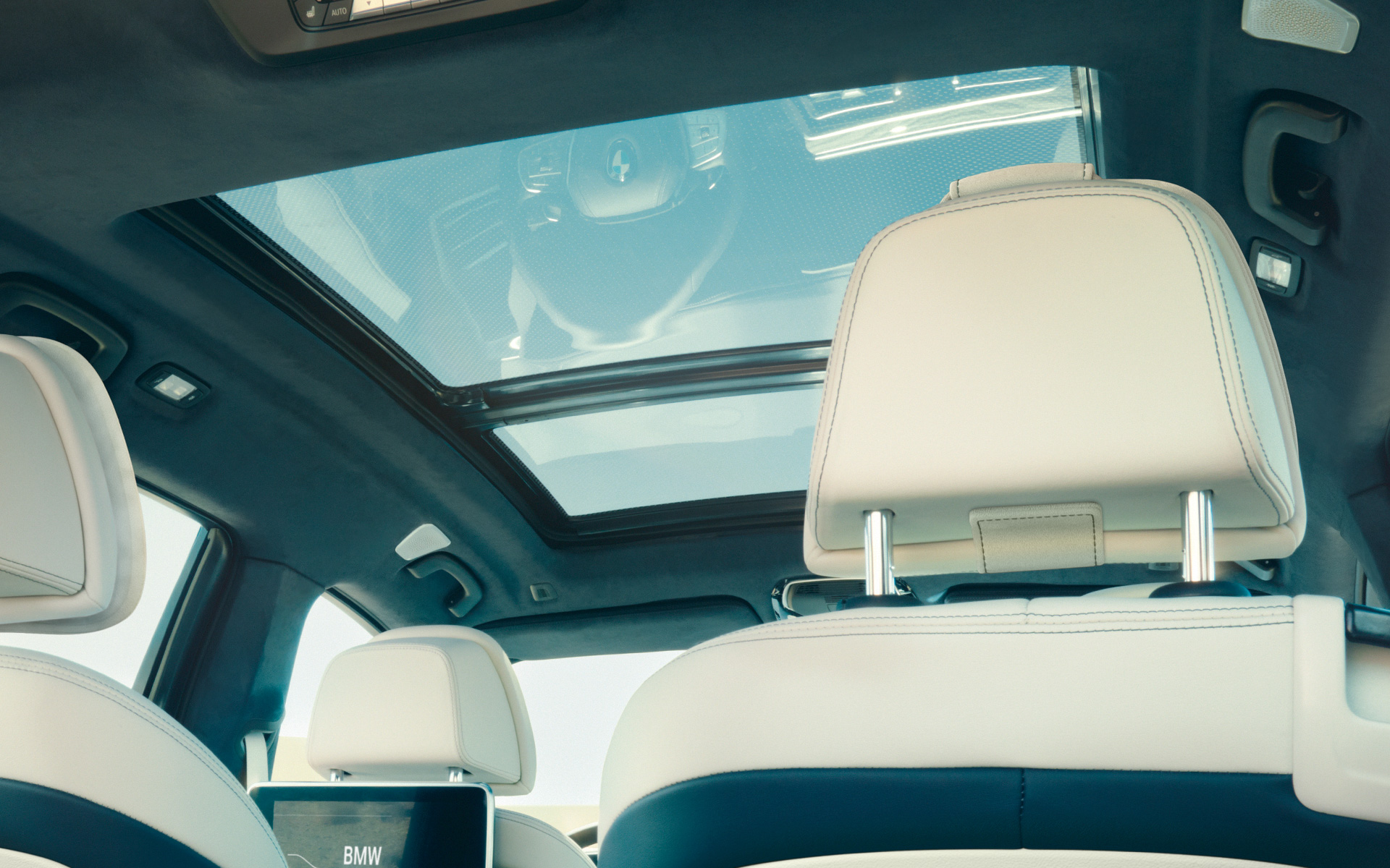 Панорамен стъклен покрив BMW X7 G07 2019 Панорамен стъклен покрив BMW X7 G07 2019