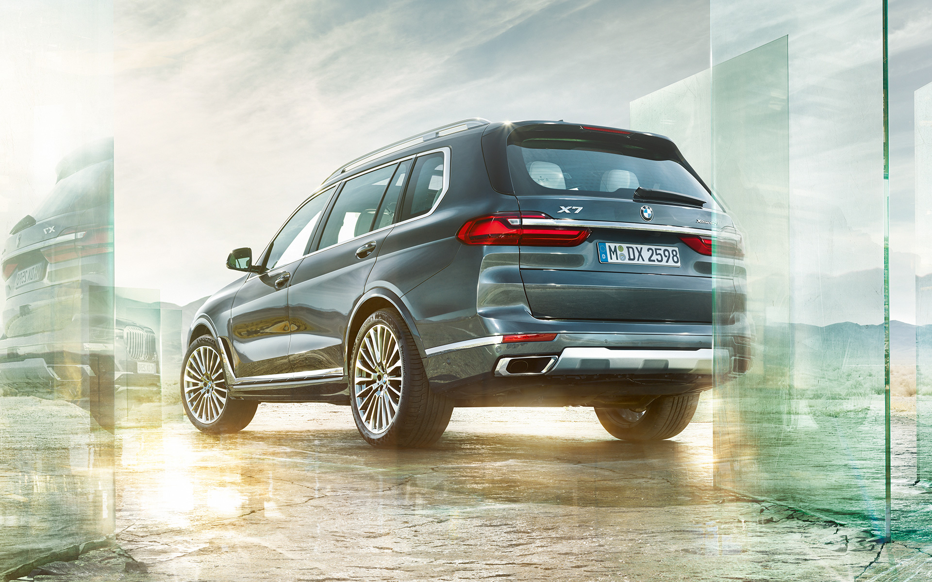 BMW X7 G07 2019 три четвърти изглед отзад от ниска гледна точка BMW X7 G07 2019 три четвърти изглед отзад от ниска гледна точка