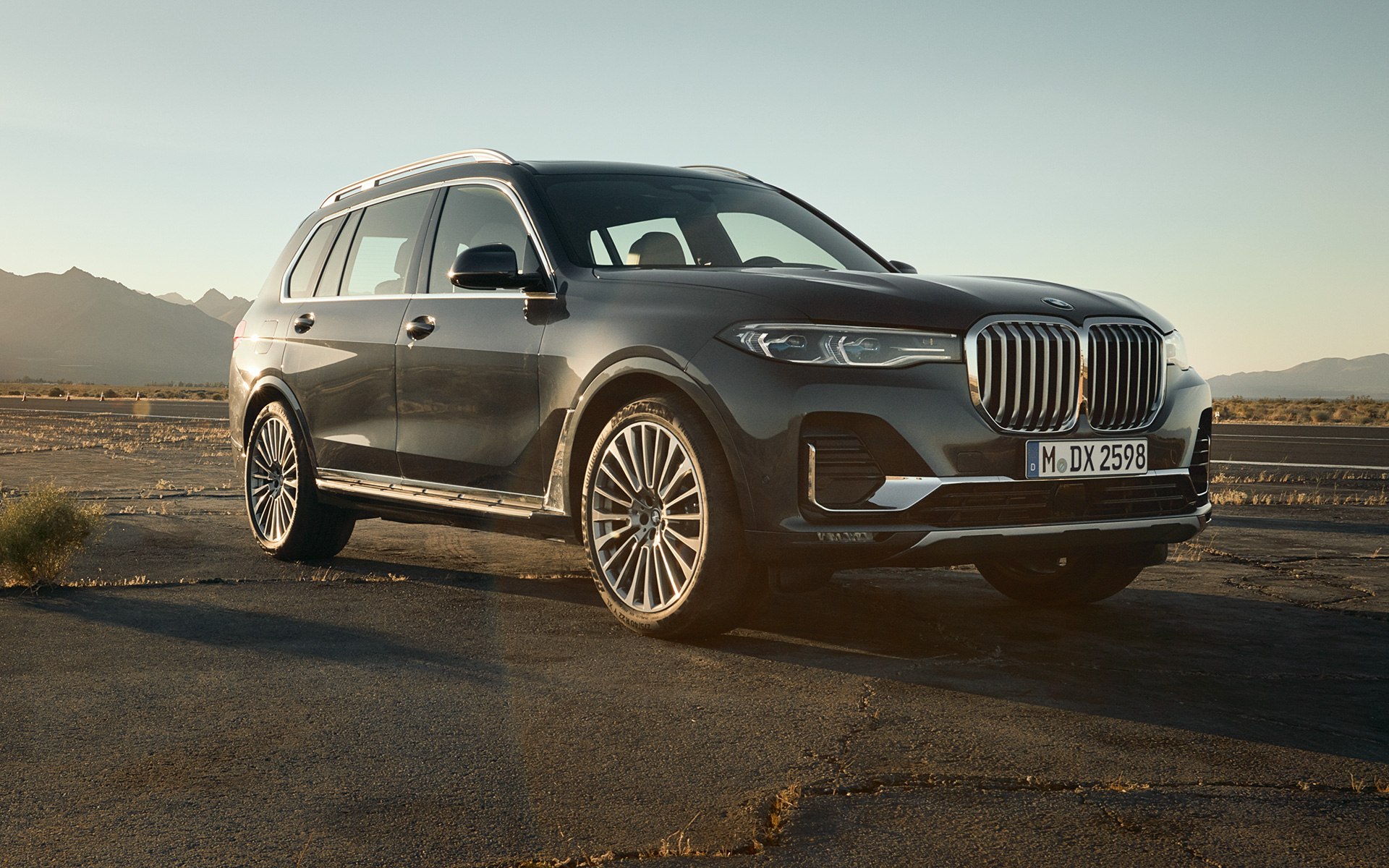 BMW X7 с Executive Drive Pro G07 2019 три четвърти изглед отзад BMW X7 с Executive Drive Pro G07 2019 три четвърти изглед отзад