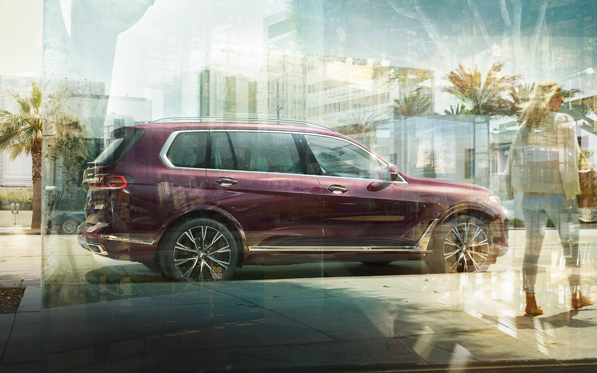BMW X7 Individual xDrive40i G07 2018 Ametrin metallic изглед отстрани паркирано на фона на града BMW X7 Individual xDrive40i G07 2018 Ametrin metallic изглед отстрани паркирано на фона на града