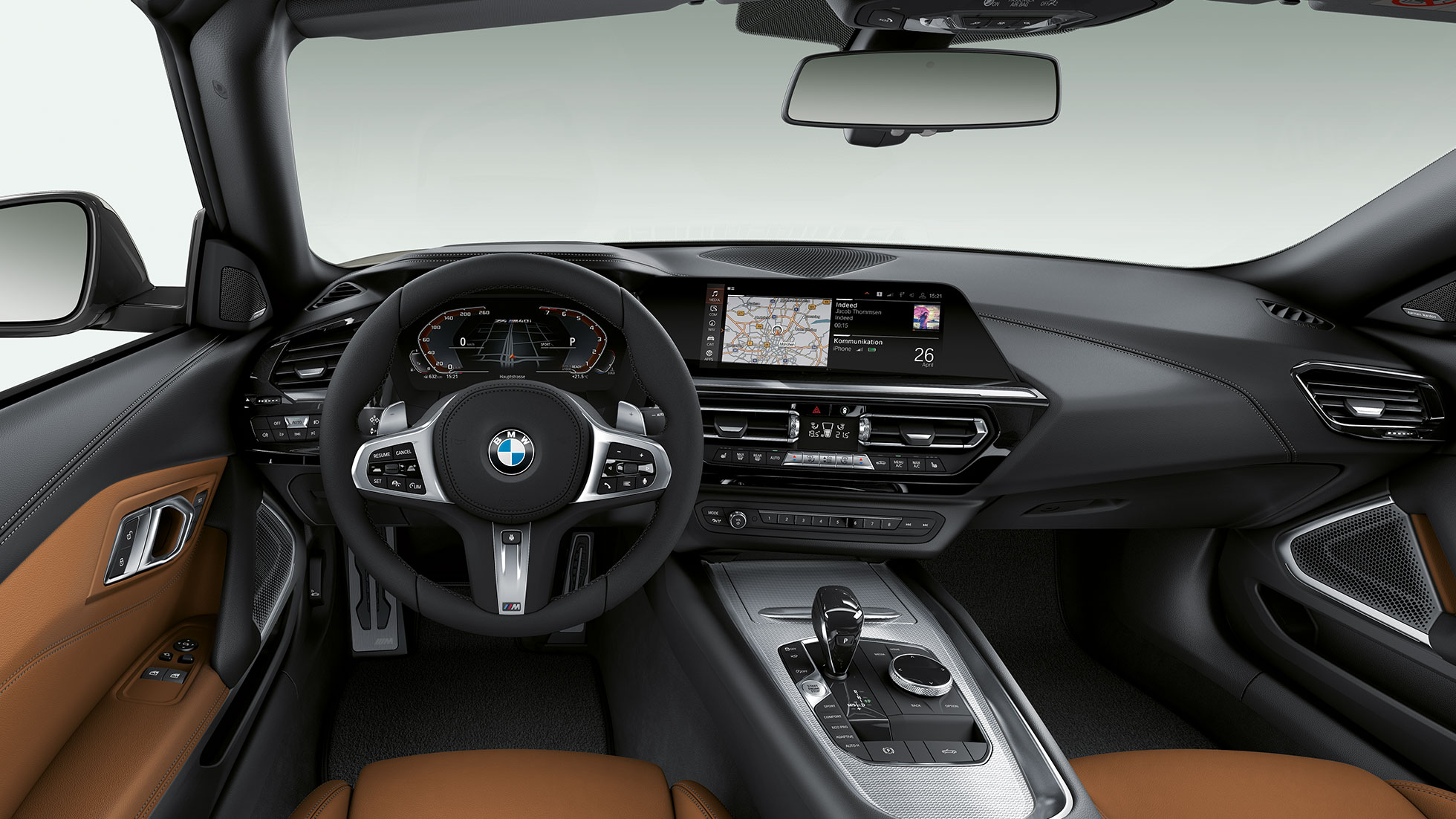BMW Z4 Роудстър M40i, волан и мястото на водача BMW Z4 Роудстър M40i