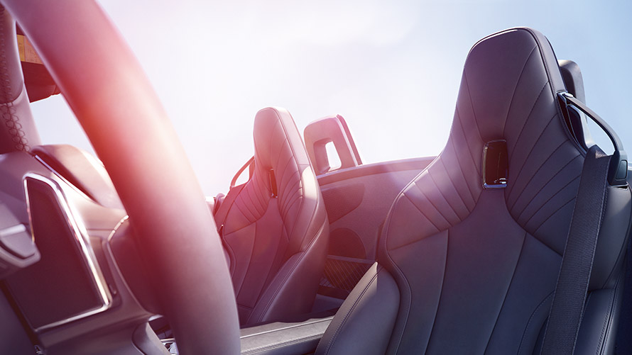 Снимка на интериора на BMW Z4 First Edition Изглед на интериора на BMW Z4 First Edition с отворен покрив, волан и седалки