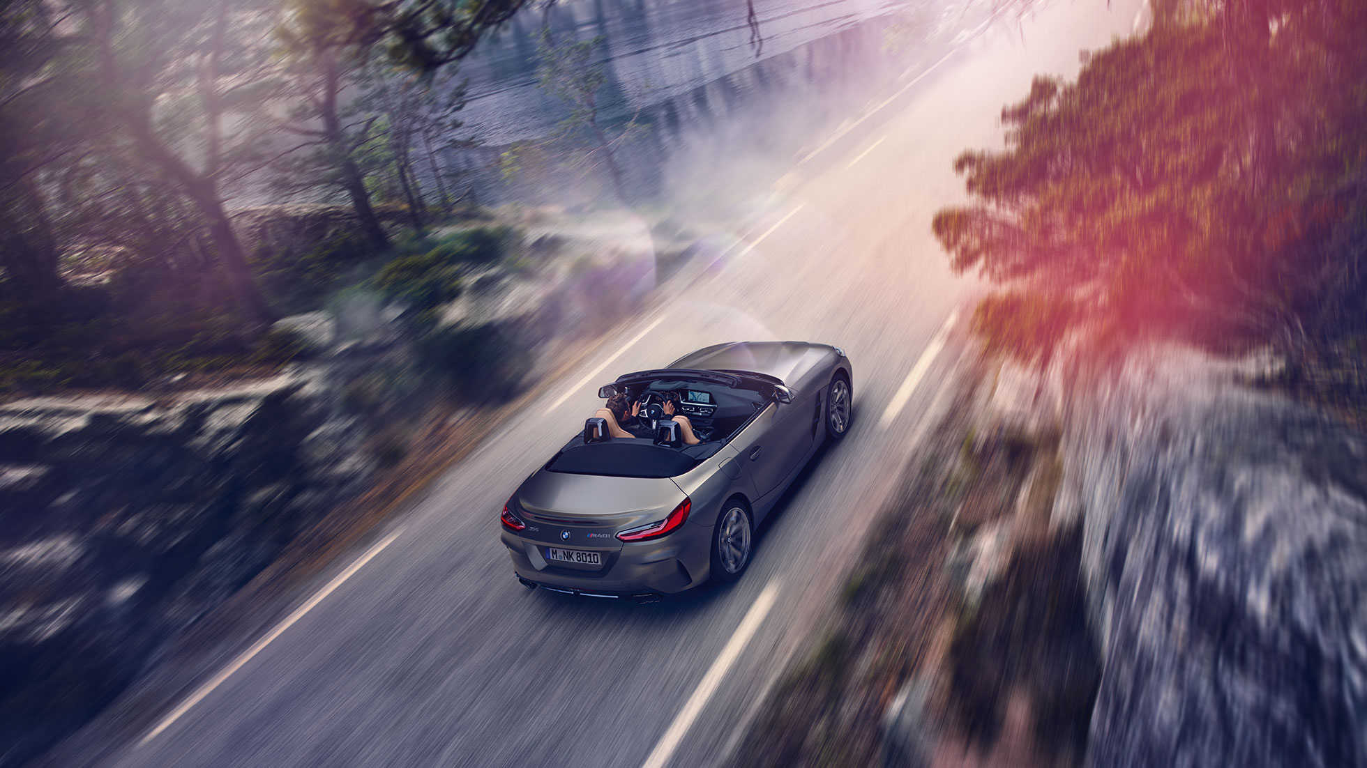 BMW Z4 Роудстър отгоре Сиво BMW Z4 Роудстър в движение отгоре