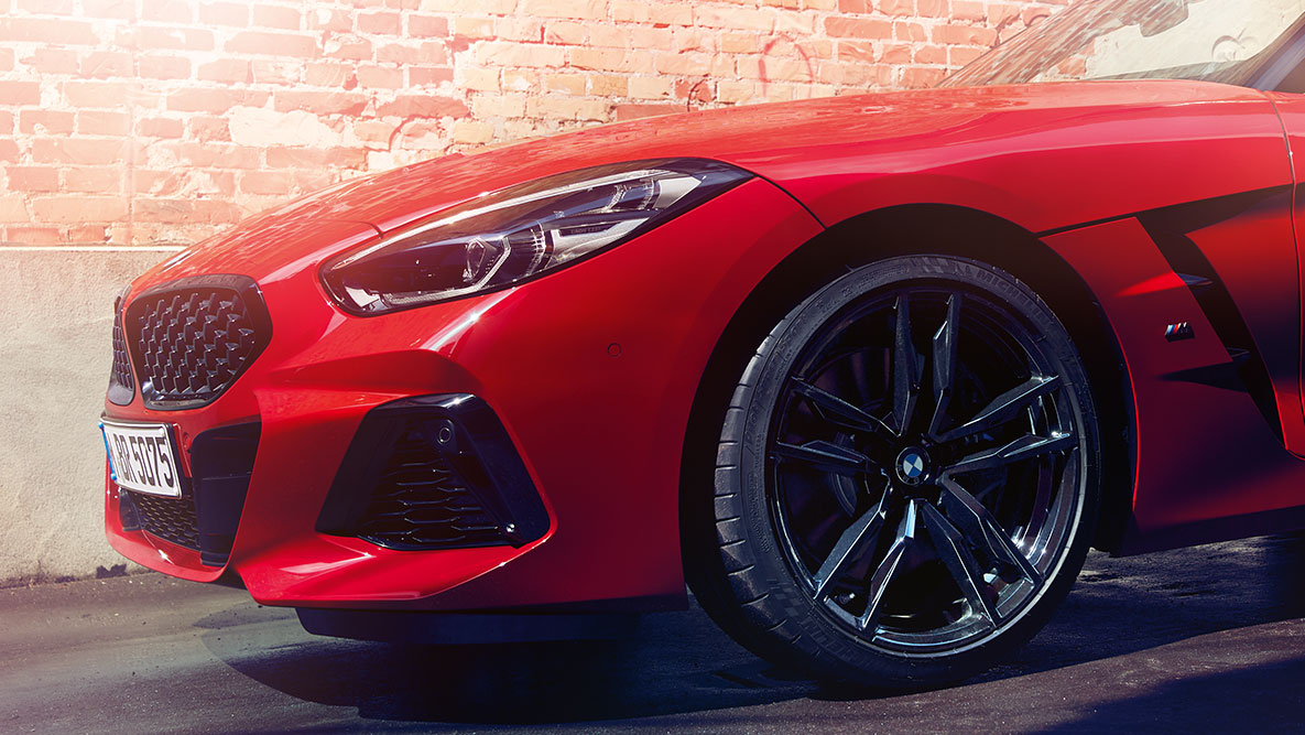 BMW Z4 Роудстър калник Изглед отпред и джанта на BMW Z4 Роудстър