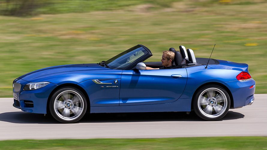 BMW Z4 Роудстър (E89) изглед отстрани в движение BMW Z4 Роудстър (E89) изглед отстрани в движение