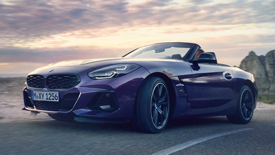 BMW Z4 Роудстър (G29) изглед отпред шофиране BMW Z4 Роудстър (G29) изглед отпред шофиране