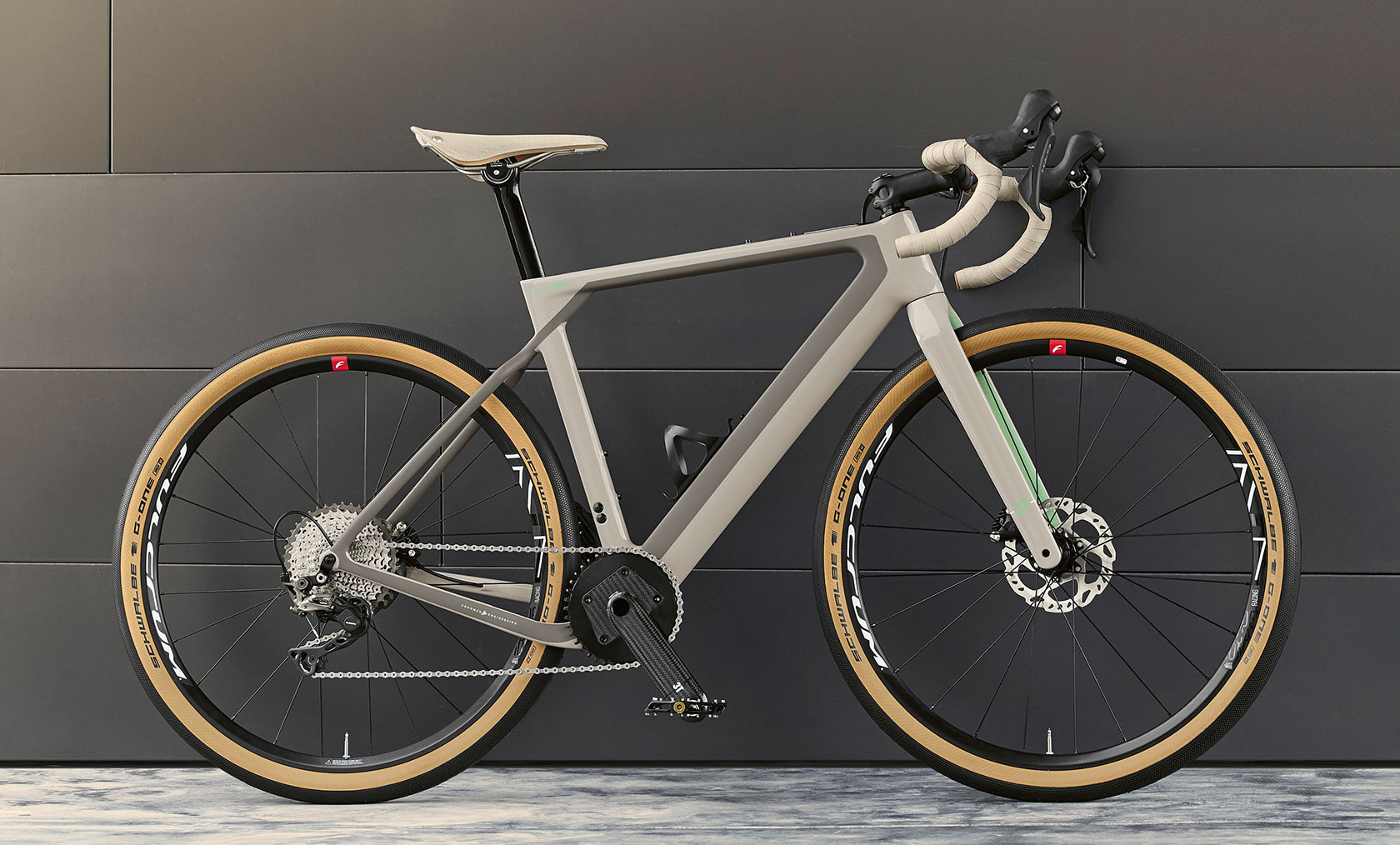 Велосипед 3T for BMW Gravelbike. Снимката показва предната част на велосипед 3T for BMW Gravelbike.