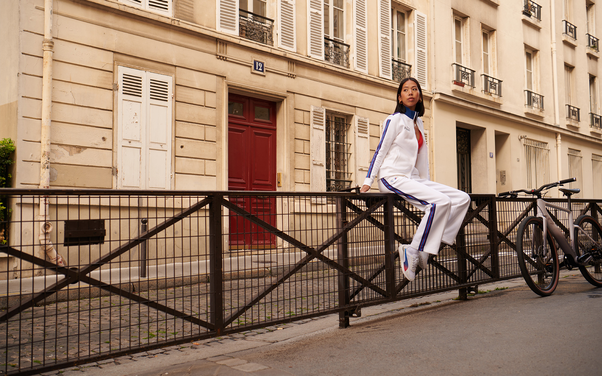 BMW Lifestyle Lookbook BMW E-Bike и BMW M Motorsport Outfit
