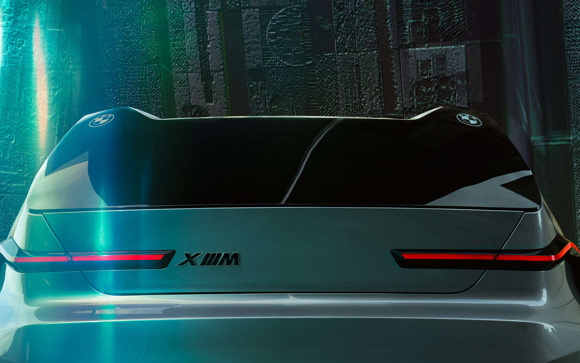 BMW Concept XM (G09) изглед отзад в покой снимка отблизо на задното стъкло BMW Concept XM (G09) изглед отзад в покой снимка отблизо на задното стъкло