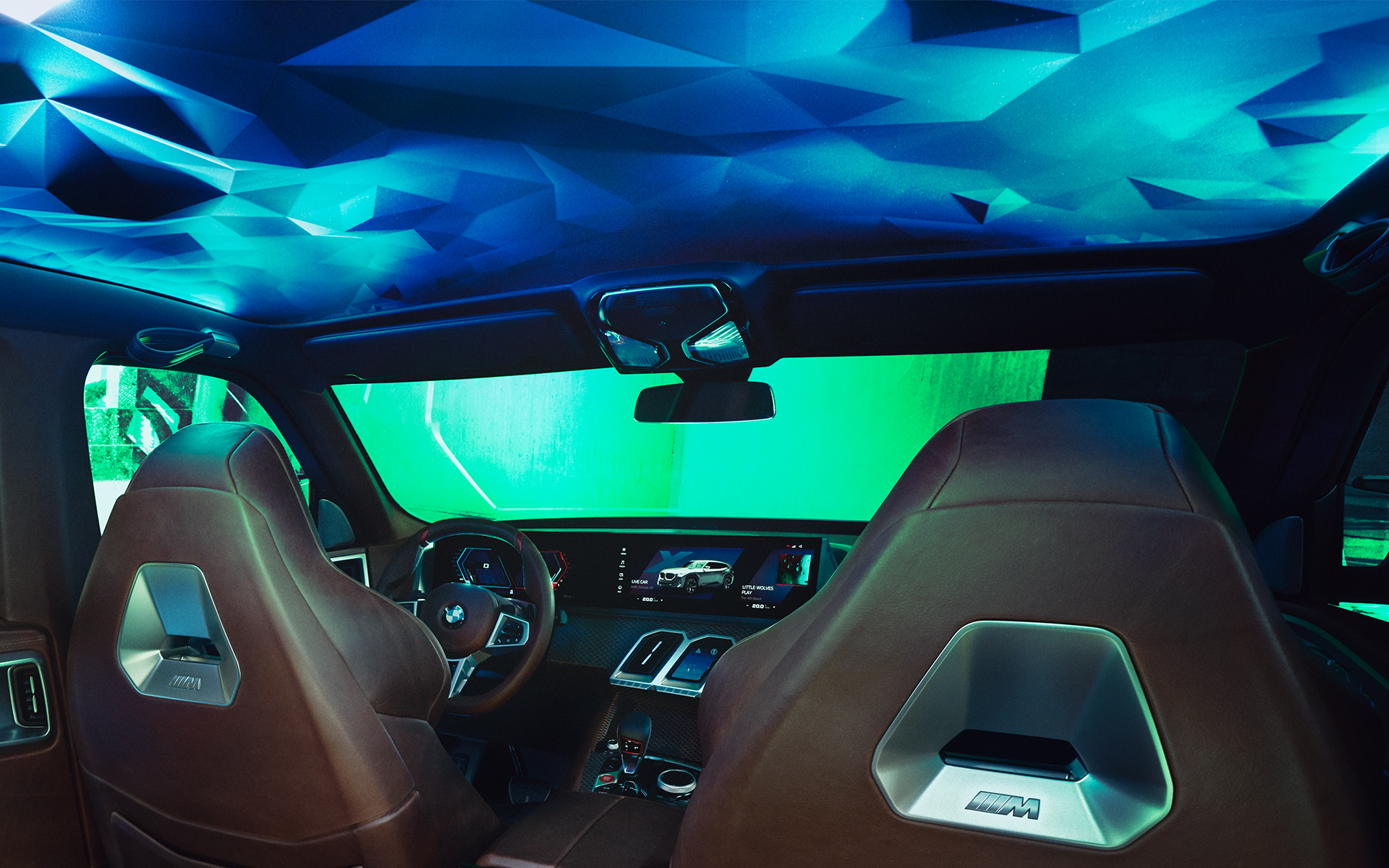 BMW Concept XM (G09) изглед на интериора отсрани снимка отблизо таван BMW Concept XM (G09) изглед на интериора отсрани снимка отблизо таван