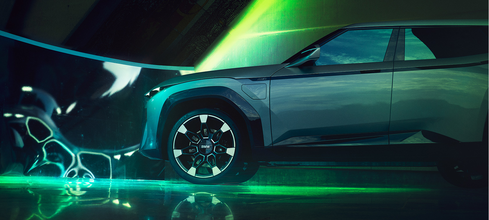 BMW Concept XM (G09) изглед отстрани в покой BMW Concept XM (G09) изглед отстрани в покой