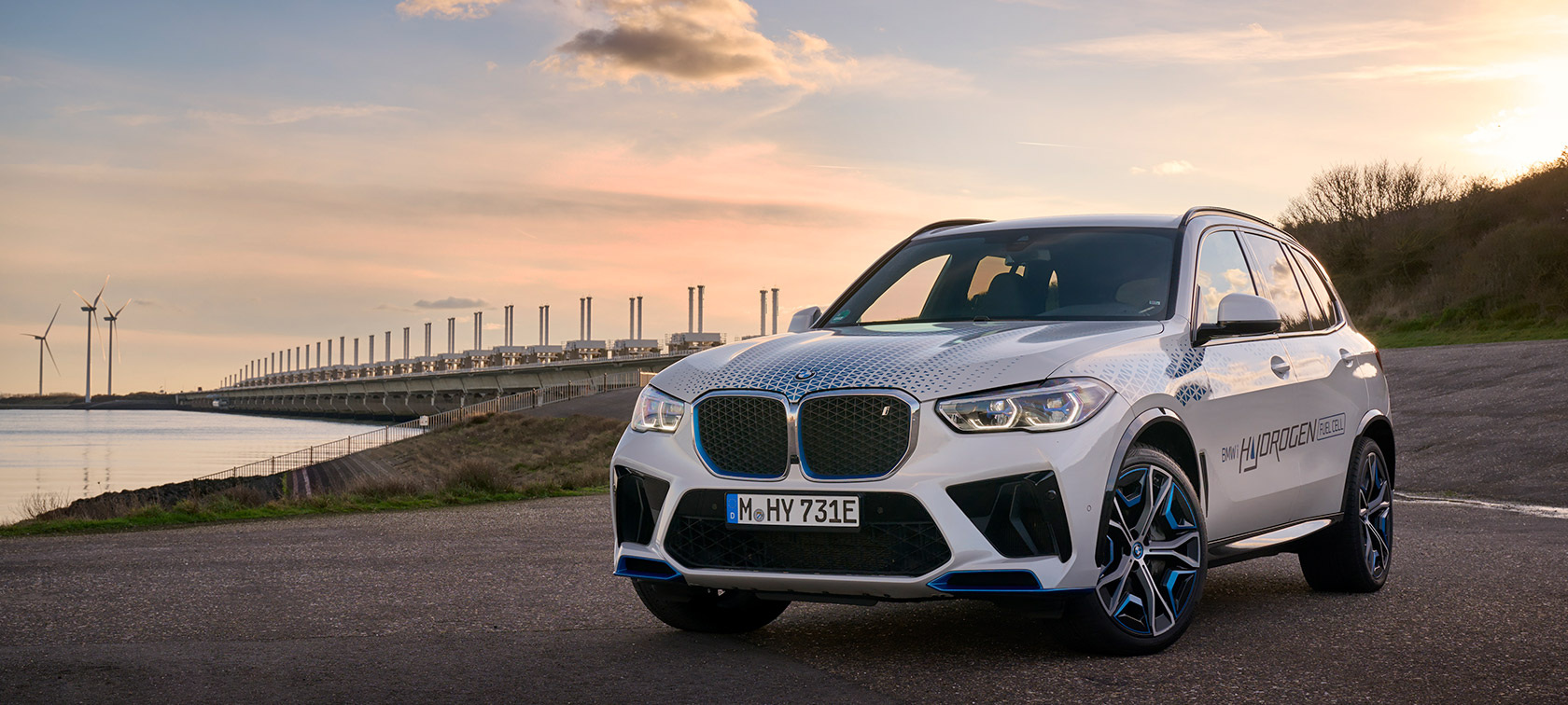 BMW iX5 Hydrogen G05 FCEV BMW iX5 Hydrogen G05 FCEV три четвърти изглед отпред