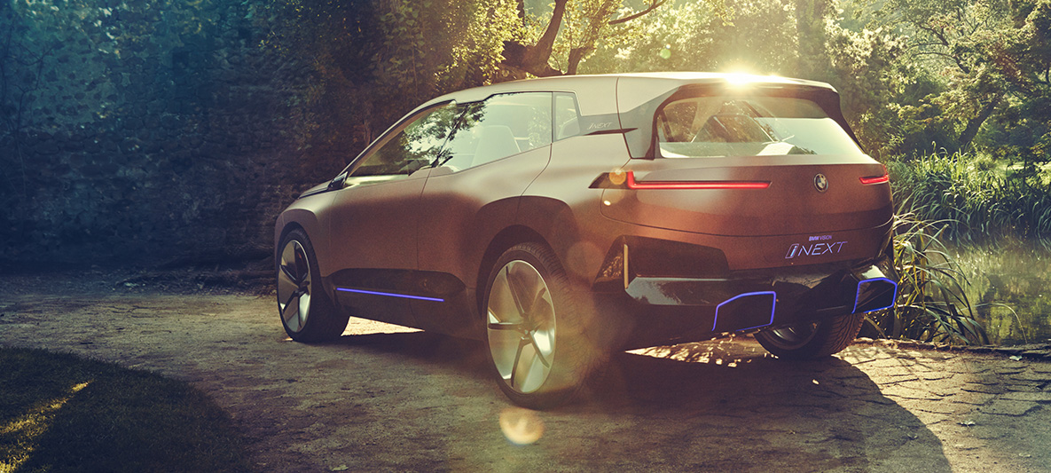 Снимка на BMW Vision iNEXT отзад Снимка на BMW Vision iNEXT отзад на слънце