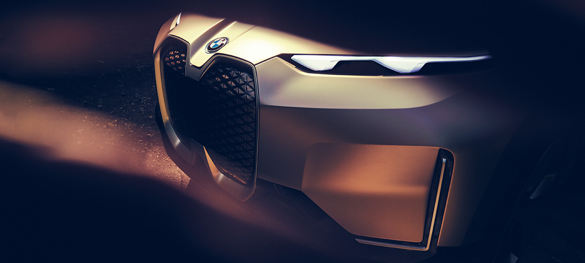 Снимка на BMW Vision iNEXT отпред Снимка на BMW Vision iNEXT отпред с бъбрековидна радиаторна решетка