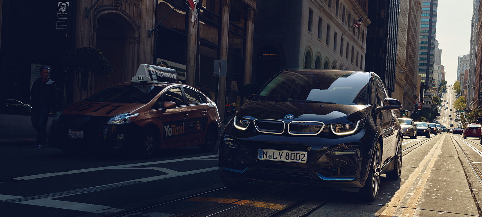 BMW i3 на пътя BMW Електромобили BMW i3 на пътя три четвърти изглед отпред