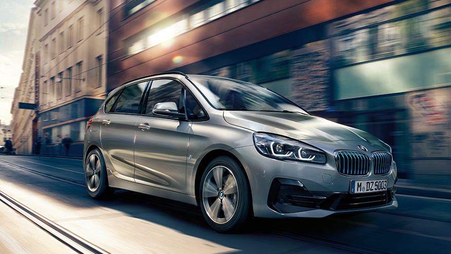 BMW хибриден автомобил на пътя BMW Plug-in хибриди BMW хибриден автомобил на пътя три четвърти изглед отстрани