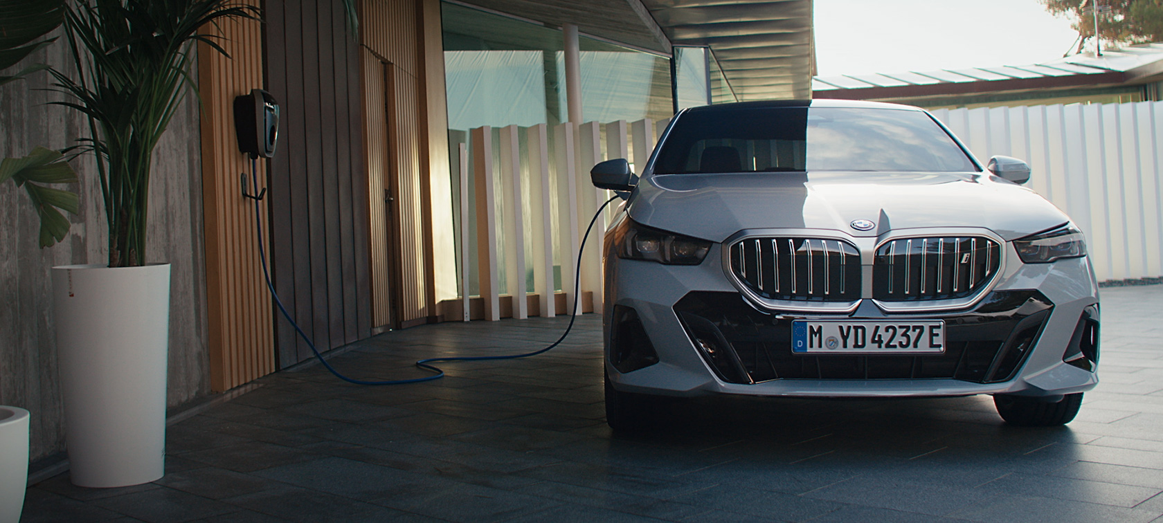BMW i5 eDrive40 G60 зареждане у дома BMW i5 eDrive40 G60 зареждане на Wallbox у дома