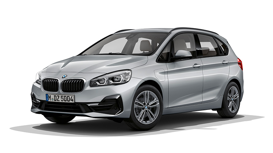 BMW 225xe Актив Турър PHEV модел снимка в студио три четвърти изглед отпред BMW 225xe Актив Турър PHEV модел снимка в студио три четвърти изглед отпред