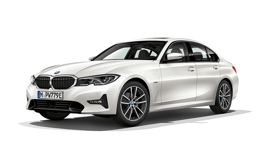 BMW Серия 3 Седан BMW Plug-In хибриди три четвърти изглед отпред BMW Серия 3 Седан BMW Plug-In хибриди снимка в студио три четвърти изглед отпред