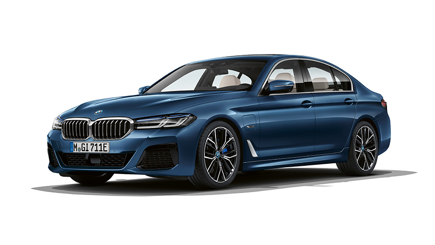 BMW Серия 5 Седан BMW Plug-In хибриди три четвърти изглед отпред BMW Серия 5 Седан BMW Plug-In хибриди снимка в студио три четвърти изглед отпред