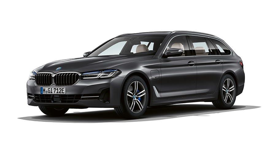 BMW Серия 5 Туринг BMW Plug-In хибриди три четвърти изглед отпред BMW Серия 5 Туринг BMW Plug-In хибриди снимка в студио три четвърти изглед отпред