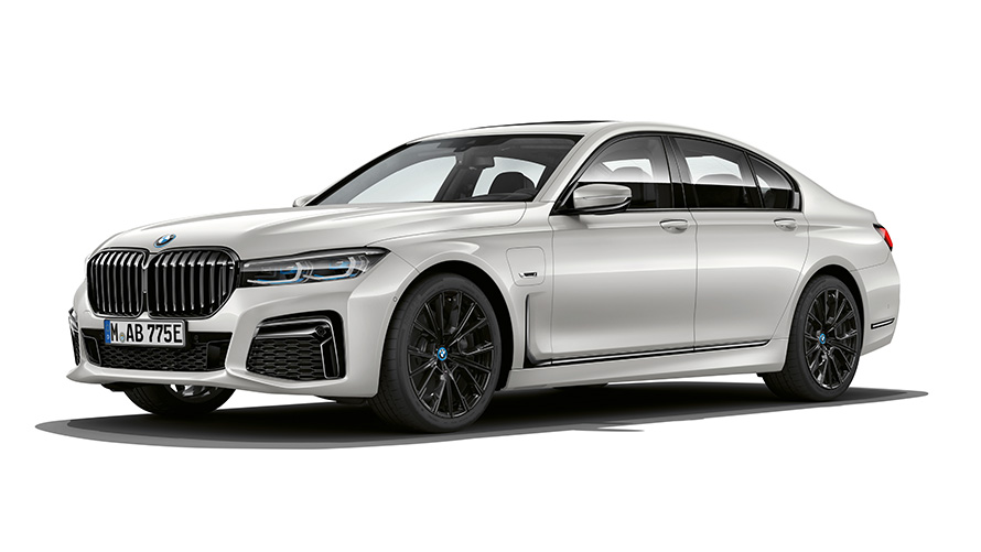 BMW 745e PHEV модел снимка в студио три четвърти изглед отпред BMW 745e PHEV модел снимка в студио три четвърти изглед отпред