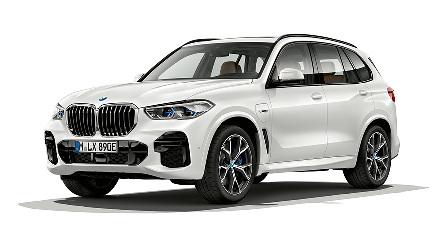 BMW X5 xDrive45e PHEV модел снимка в студио три четвърти изглед отпред BMW X5 xDrive45e PHEV модел снимка в студио три четвърти изглед отпред