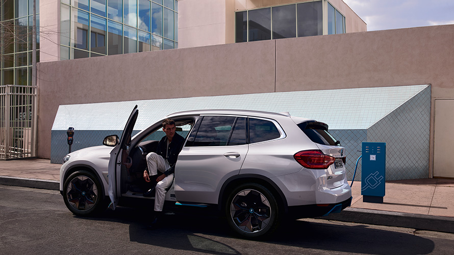 Зарядна станция електромобил зареждане при пътуване BMW Електрическа мобилност зарядна станция Електромобил зареждане при пътуване