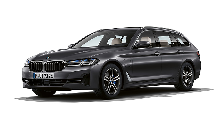 BMW Серия 5 Туринг BMW Plug-In хибриди три четвърти изглед отпред BMW Серия 5 Туринг BMW Plug-In хибриди снимка в студио три четвърти изглед отпред