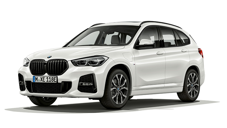 BMW X1 xDrive25e три четвърти изглед отпред BMW X1 xDrive25e снимка в студио три четвърти изглед отпред