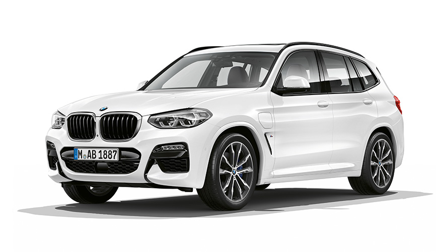 BMW X3 xDrive30e три четвърти изглед отпред BMW X3 xDrive30e снимка в студио три четвърти изглед отпред