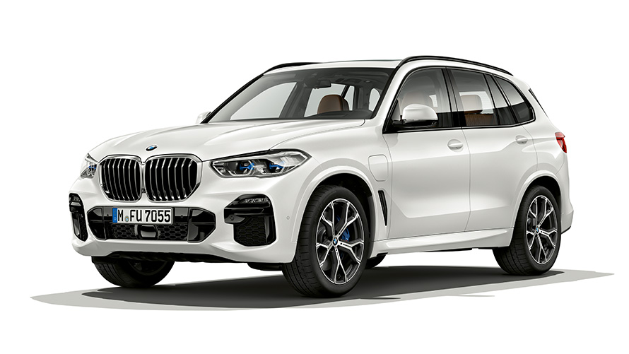 BMW X5 xDrive45e три четвърти изглед отпред BMW X5 xDrive45e снимка в студио три четвърти изглед отпред
