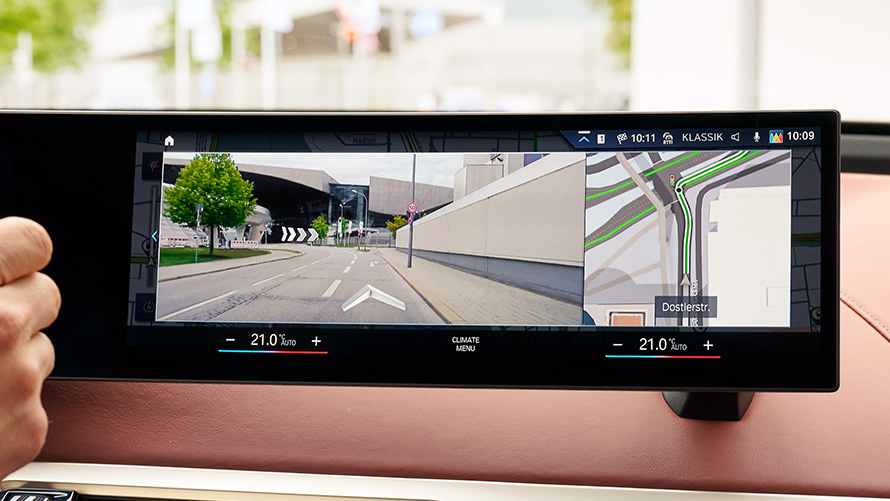 BMW Maps Connected Navigation с Augmented View BMW Maps Connected Navigation на контролния дисплей с Augmented View