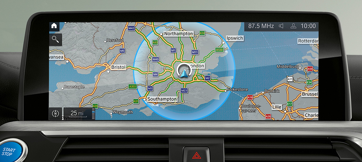 BMW Maps Connected Charging BMW Maps Connected Charging електрически пробег визуализация на контролния дисплей.
