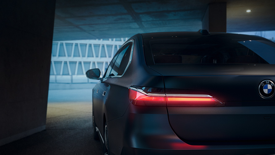 Remote Software Upgrade Welcome Light анимация Remote Software Upgrade Welcome Light анимация BMW изглед отзад