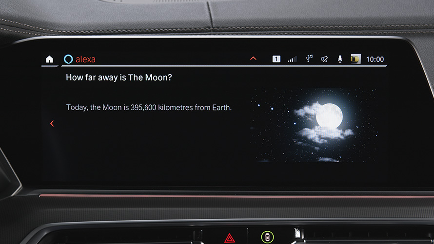 BMW Remote Software Upgrade Amazon Alexa Car Integration BMW Remote Software Upgrade Amazon Alexa Car Integration навигационна система снимка отблизо