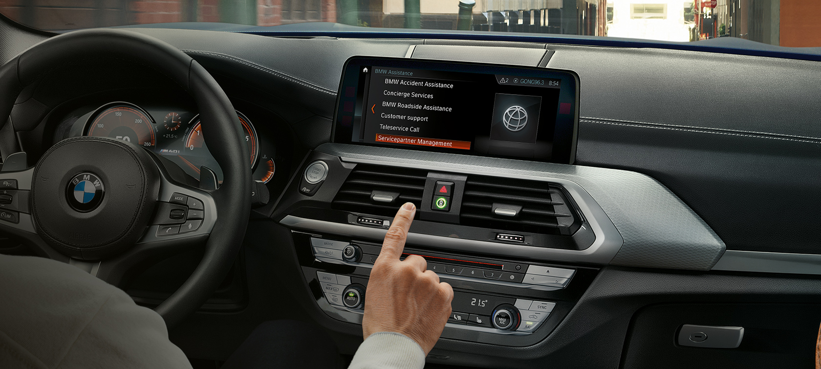 Снимка на BMW отвътре с контролен дисплей Снимка на BMW отвътре с повикване на контролния дисплей