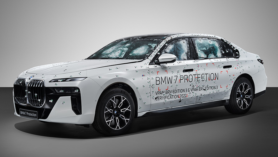 BMW Серия 7 Protection 1/3 изглед отстрани балистичен тест BMW Серия 7 Protection 1/3 изглед отстрани балистичен тест